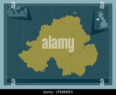 Irlande du Nord, région du Royaume-Uni. Forme de couleur unie. Lieux des principales villes de la région. Cartes d'emplacement auxiliaire d'angle Banque D'Images