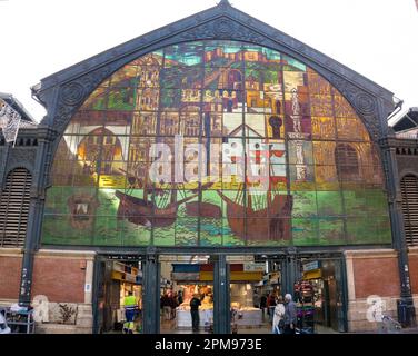 Vitraux à l'entrée de 'Mercado Central de Atarazanas', vieille ville de Malaga, Andalousie, Costa del sol, Espagne, Europe Banque D'Images