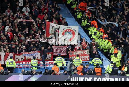 Etihad Stadium, Manchester, Royaume-Uni. 11th avril 2023. Champions League football, quart de finale, First Leg, Manchester City contre Bayern Munich ; les fans du Bayern Munich affichent des bannières pour protester contre la cupidité dans le football Credit: Action plus Sports/Alamy Live News Banque D'Images