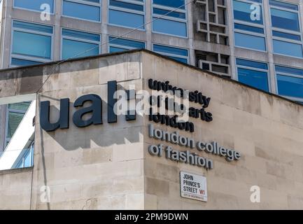 Londres. ROYAUME-UNI- 04.09.2023. Vue extérieure de l'Université des Arts de Londres, mieux connu sous le nom de London College of Fashion situé sur Oxford Street. Banque D'Images