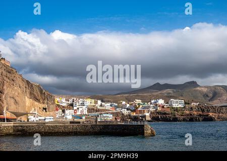 Sardina del Norte, ville côtière de Gran Canaria, îles Canaries, Espagne. Petit village de pêcheurs avec maisons colorées Banque D'Images