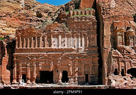 Palace Tomb - Corinthe Tombeau ville de Petra Caravan-ville nabatéenne façades découpées en roche Jordan grès sculpté désert de roche. Vue sur les tombes royales Banque D'Images