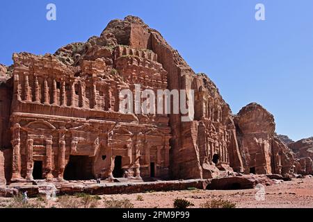 Palace Tomb - Corinthe Tombeau ville de Petra Caravan-ville nabatéenne façades découpées en roche Jordan grès sculpté désert de roche. Vue sur les tombes royales Banque D'Images