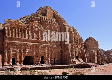 Palace Tomb - Corinthe Tombeau ville de Petra Caravan-ville nabatéenne façades découpées en roche Jordan grès sculpté désert de roche. Vue sur les tombes royales Banque D'Images