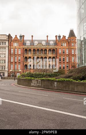 L'extérieur de l'ancien Hôpital Royal Waterloo pour enfants et femmes (qui fait maintenant partie de l'Université de notre Dame) Lambeth, Londres SE1, Angleterre, Royaume-Uni Banque D'Images