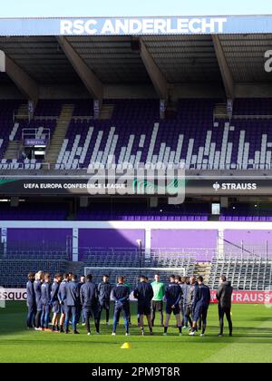 BRUXELLES - 12/04/2023, l'équipe AZ pendant la session de formation avant la finale du quart de finale de la Conférence de l'UEFA contre le RSC Anderlecht au stade du parc Lotto sur 12 avril 2023 à Bruxelles, Belgique. ANP ED VAN DE POL Banque D'Images