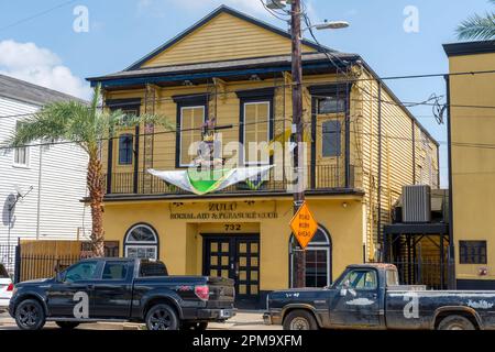 NOUVELLE-ORLÉANS, LA, États-Unis - 1 AVRIL 2023 : vue de face du Zulu social Aid and Pleasure Club sur Broad Street Banque D'Images