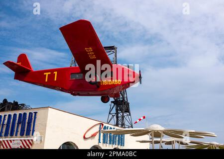 Tibidabo T1 : le célèbre vol en avion au parc d'attractions Tibidabo à Tibidabo, Barcelone. « Il vous transporte comme un oiseau géant au-dessus d'un arrière-pays incroyable Banque D'Images