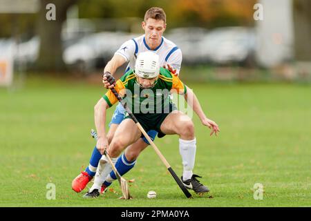 Marine Harvest Scotland / Irlande shinty hurling international, joué au Bught, Inverness. Des règles combinées de shinty et de hurling s'appliquent. Banque D'Images