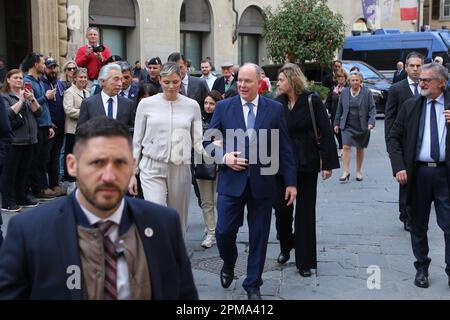 Florence, Italie. 12th avril 2023. PRESSPHOTO Florence, Prince Albert de Monaco avec sa femme Charlène Wittstock quitter le Palazzo Gondi, invités de la Fondation Andrea Bocelli Nouvelle presse photo Editorial usage seulement crédit: Agence de photo indépendante/Alamy Live News Banque D'Images