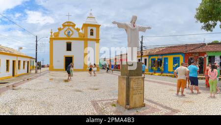 Arraial d'Ajuda, quartier de Porto Seguro, BA, Brésil - 04 janvier 2023 : vue sur l'église mère de Nossa Senhora d'Ajuda au centre historique d'Arraia Banque D'Images