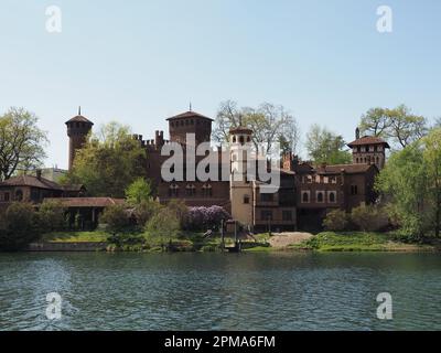 Traduction Castello Medievale Château médiéval à Parco del Valentino à Turin, Italie Banque D'Images