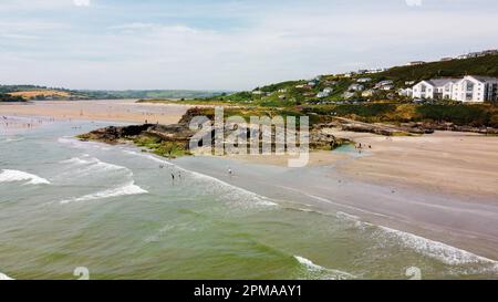 Falaise sur la côte de l'Irlande. Pointe de la Vierge Marie. Inchydoney est une petite île au large de West Cork, en Irlande. La ville la plus proche est Clonakilty. Il a un Blu Banque D'Images