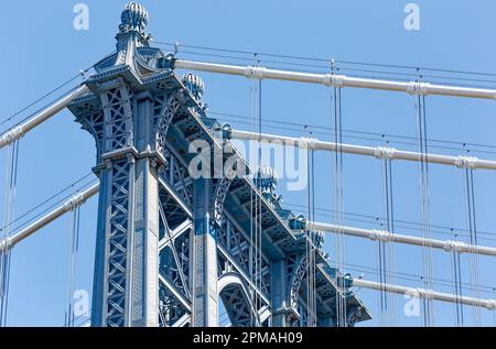 Détail, tour de Brooklyn du Manhattan Bridge de New York. Banque D'Images