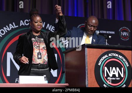 New York, États-Unis. 12th avril 2023. Sybrina Fulton, mère de Trayvon Martin, et le procureur Benjamin Crump à la conférence du réseau national d'action (NAN) à l'hôtel Sheraton, New York, NY, 12 avril 2023. (Photo par Anthony Behar/Sipa USA) crédit: SIPA USA/Alay Live News Banque D'Images