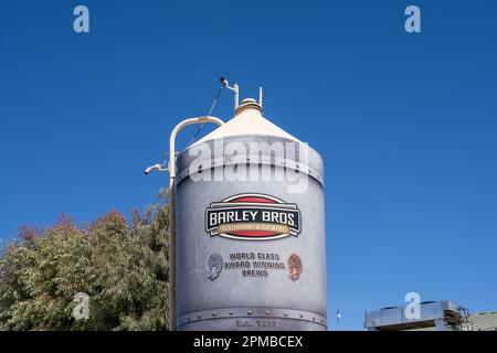 Ville de Lake Havasu, AZ - 10 mars 2023 : Barley Bros. Le restaurant et brasserie est réputé pour son menu de cuisine américaine et sa bière artisanale primée. Banque D'Images