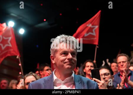 Marseille, France. 10th avril 2023. Fabien Roussel est vu avant de prononcer son discours après avoir été réélu secrétaire national du Parti communiste français (PCF). Le Congrès 39th du Parti communiste français (PCF) s'est tenu à Marseille du 7 au 10 avril 2023. Elle nomme de nouveau Fabien Roussel comme leader. (Photo de Laurent Coust/SOPA Images/Sipa USA) crédit: SIPA USA/Alay Live News Banque D'Images