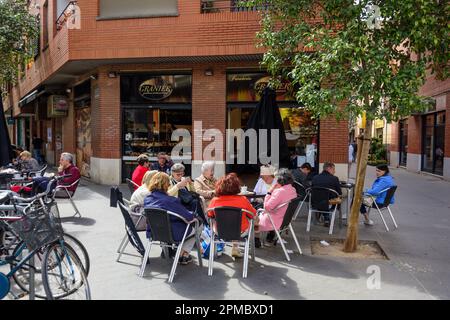 Valencia, Stadtteil Ruzafa, Straßencafe // Valencia, Ruzafa District, Cafe Banque D'Images