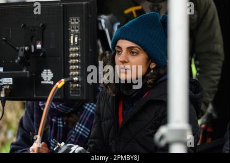DATE DE SORTIE: 28 avril 2023 TITRE: Société polie STUDIO: Focus Features DIRECTEUR: Nida Manzoor PARCELLE: Ria Khan croit qu'elle doit sauver sa sœur Lena de son mariage imminent. Après avoir enrôler l'aide de ses amis, elle tente de retirer le plus ambitieux de tous les guéristes de mariage, au nom de l'indépendance et de la fraternité. PHOTO : la directrice NIDA MANZOOR sur le tournage de son film « poli Society », une mise à jour des fonctionnalités Focus. (Credit image: © Focus Features/Entertainment Pictures/ZUMAPRESS.com) USAGE ÉDITORIAL SEULEMENT! Non destiné À un usage commercial ! Banque D'Images