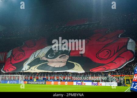 Milan, Italie. 12th avril 2023. Supporters de l'AC Milan lors du match de finale de la Ligue des champions de l'UEFA entre l'AC Milan et la SSC Napoli au Stadio San Siro, Milan, Italie, le 12 avril 2023. Credit: Giuseppe Maffia/Alay Live News Banque D'Images