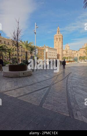 Espagnol, Valencia, Placa de la Reina, Denkmalgleis der früheren Straßenbahn // Espagne, Valencia, Placa de la Reina Banque D'Images