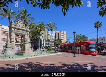 Espagne, Valencia, Straßenbahn, Linie 6, Grau - la Marina // Espagne, Valence, tramway, ligne 6, Grau - la Marina Banque D'Images