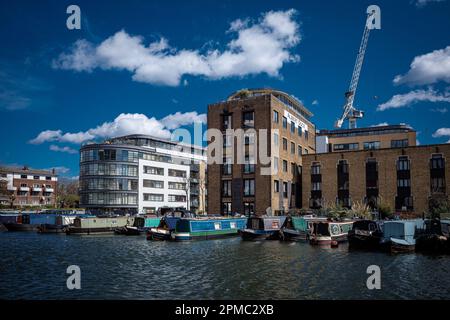 Battlebridge Basin London - Battlebridge Basin est un bassin de canal sur le canal Regents à King's Cross London utilisé pour les amarrages résidentiels. Construit en 1820. Banque D'Images