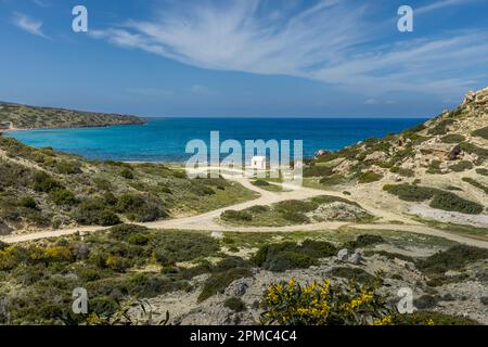 St. George's Chapel dans la baie de Kormacis, dans le nord de Chypre. Livera, Chypre. La petite chapelle Saint-George est située dans la baie près de Kormakitis Banque D'Images