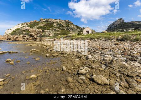 St. George's Chapel dans la baie de Kormacis, dans le nord de Chypre. Livera, Chypre. La petite chapelle Saint-George est située dans la baie près de Kormakitis Banque D'Images