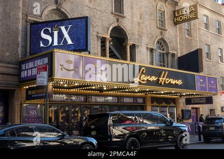 « Six » Marquee au Lena Horne Theatre (anciennement Brooks Atkinson) à Times Square, New York, États-Unis, 2023 Banque D'Images