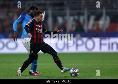 Milan, Italie. 12th avril 2023. Ismael Bennacer, de l'AC Milan, contrôle le ballon lors de la première étape du quart de finale de la Ligue des champions de l'UEFA entre l'AC Milan et la SSC Napoli au stade Giuseppe Meazza sur 12 avril 2023 à Milan, en Italie. Credit: Marco Canoniero / Alamy Live News Banque D'Images