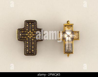 Montre à croûter Watch Watch ; fabriqué par Saloman Coster ; éventuellement pays-Bas ; bronze doré, cristal de roche, laiton, étui en argent, acier, cuir et soie Banque D'Images