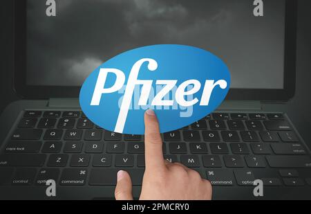 pfizer, logo à utiliser sur les médias sociaux et les sites d'information Banque D'Images