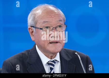 Washington, États-Unis. 12th avril 2020. Le ministre des Finances du Japon Shun'ichi Suzuki prend la parole mercredi, à 12 avril 2023, lors d'une conférence de presse sur le Sommet de 2023 G7 à Hiroshima, au siège du Fonds monétaire international à Washington. Photo de Bonnie Cash/UPI Credit: UPI/Alay Live News Banque D'Images