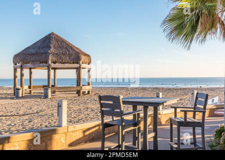 Plage Palapa sur le sable à Doheny State Park North Beach Banque D'Images