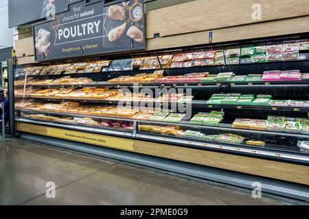 Miami Florida Doral, Walmart Supercentre grand rayon de rabais, viande de volaille viandes réfrigéré, magasins d'affaires commerces magasins, mercha Banque D'Images