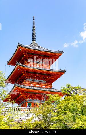 Kyoto Japon, temple bouddhiste Kiyomizu dera dans l'est de Kyoto et pagode Koyasu site du patrimoine mondial de l'UNESCO, temple de l'eau pure, source. Banque D'Images