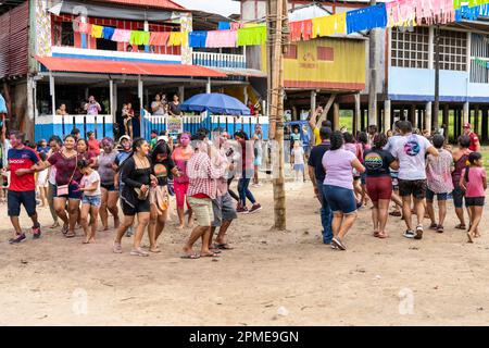 Le Carnaval de Belen est connu sous le nom d'Omagua et implique la danse autour d'un arbre sacré (danse d'Udisha) Banque D'Images