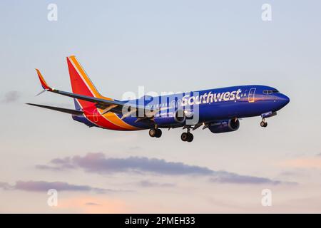 Dallas, États-Unis – 9 novembre 2022 : avion Boeing 737-800 du sud-ouest à l'aéroport Dallas Love Field (DAL) aux États-Unis. Banque D'Images