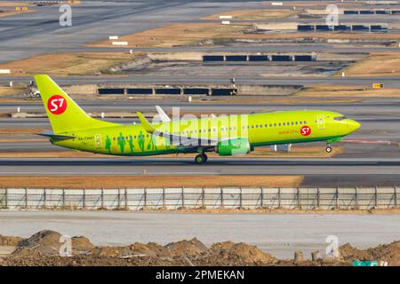 Bangkok, Thaïlande - 9 février 2023: S7 compagnies aériennes Boeing 737-800 à l'aéroport Suvarnabhumi de Bangkok (BKK) en Thaïlande. Banque D'Images