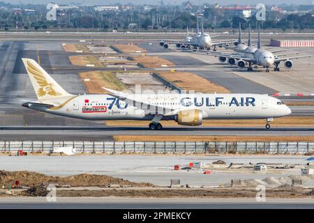 Bangkok, Thaïlande - 9 février 2023 : avion Dreamliner Boeing 787-9 de Gulf Air à l'aéroport Suvarnabhumi de Bangkok (BKK) en Thaïlande. Banque D'Images