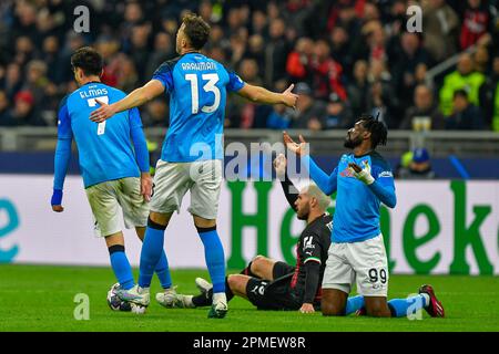 Milan, Italie. 12th avril 2023. Amir Rrahmani (13) et Andre Anguissa (99) de Naples vus pendant la finale du quart de la Ligue des champions de l'UEFA entre l'AC Milan et Naples à San Siro à Milan. (Crédit photo : Gonzales photo/Alamy Live News Banque D'Images