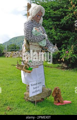 Le festival Kettlewell Scarecrow semble être un événement annuel du mois d'août dans les Yorkshire Dales. Il a une forte participation des villageois et est un événement formidable. Banque D'Images