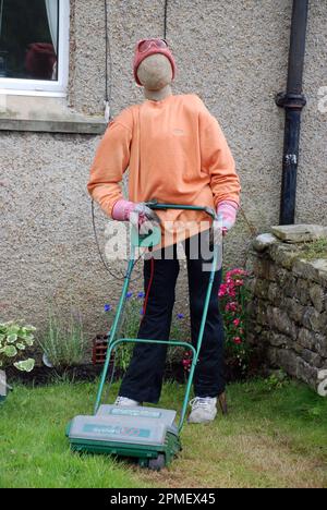 Le festival Kettlewell Scarecrow semble être un événement annuel du mois d'août dans les Yorkshire Dales. Il a une forte participation des villageois et est un événement formidable. Banque D'Images