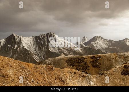 France, Hautes Alpes (05) et Savoie (73), vue du Col du Galibier vers les aiguilles d'Arves Banque D'Images