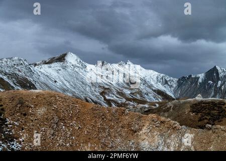 France, Hautes Alpes (05) et Savoie (73), vue du Col du Galibier vers les aiguilles d'Arves Banque D'Images