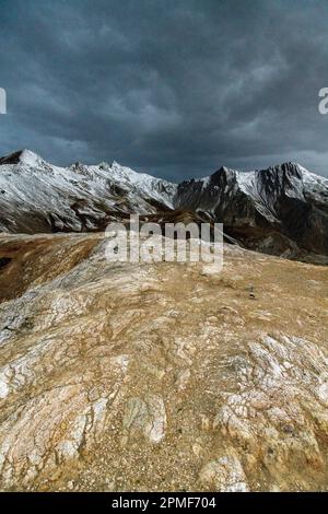 France, Hautes Alpes (05) et Savoie (73), vue du Col du Galibier vers les aiguilles d'Arves Banque D'Images