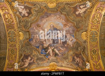 GENOVA, ITALIE - 5 MARS 2023 : la fresque de la Sainte Trinité parmi les anges de l'église Chiesa di Santa Maria Maddalena par Giacomo Antonio Boni (1688 Banque D'Images