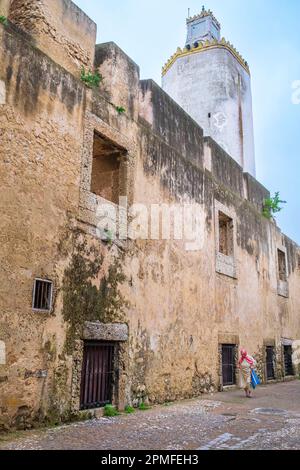 Maroc, El Jadida, la ville fortifiée portugaise de Mazagan classée au patrimoine mondial de l'UNESCO, construite par les Portugais au début du 16th siècle, minaret de la grande mosquée Al Masjid Al Atiq Banque D'Images