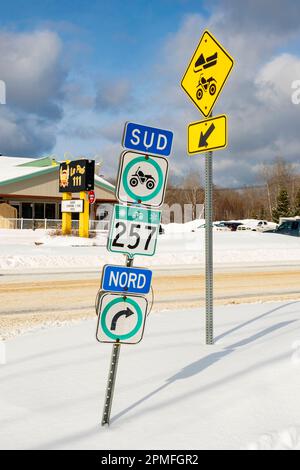 Canada, province de Québec, Saint-Michel-des-Saints, signalisation routière Banque D'Images